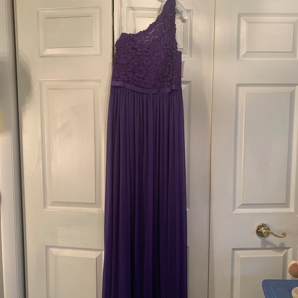 David's Bridal Purple Long Dress One-Shoulder Style #F17063 - . NWT - Size 6 - Picture 1 of 17